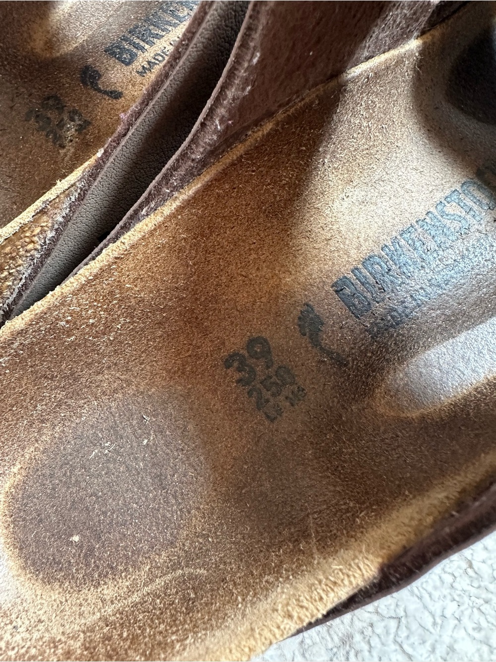 Birkenstock | Arizona Oiled Leather Tobacco Brown Two Strap Sandals | Size 39 - Picture 15 of 15